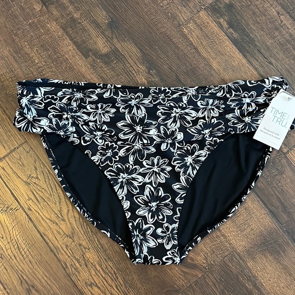 Time and Tru Women’s Mid-Ruse Bikini Swimsuit Bottom Floral Prints Size 1X - Picture 2 of 12